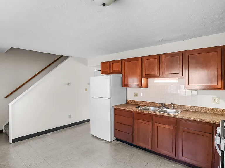Westgate Manor Apartments — Photo 7