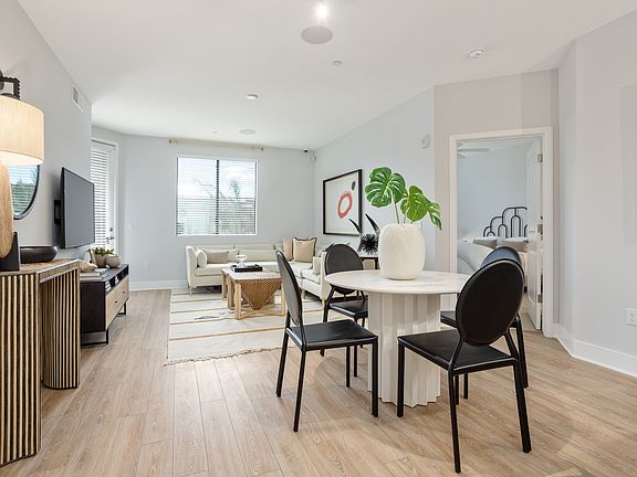 4th image of 1003 W Washington St #2003