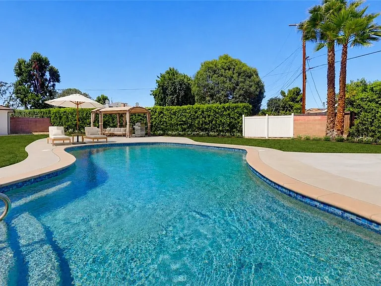 8740 Paso Robles Ave — Photo 20