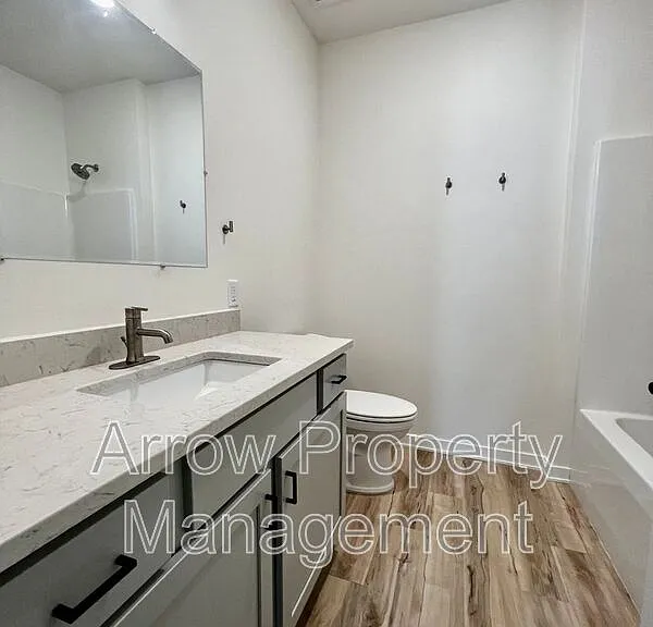 2230 R St #6 — Photo 8