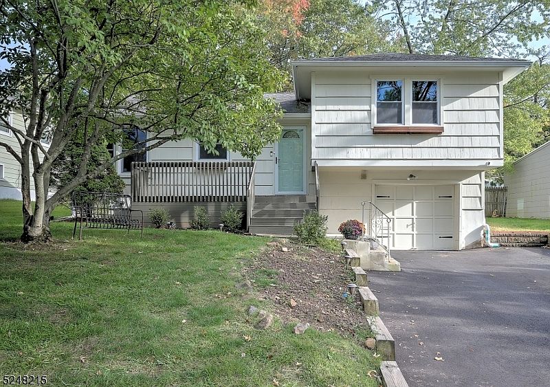 1st image of 8 Barry Dr