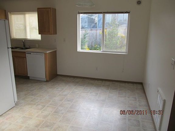 4th image of 8403 Locust Ave E APT G4