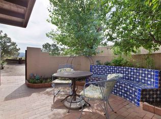 944 Los Lovatos Rd, Santa Fe, NM 87501
