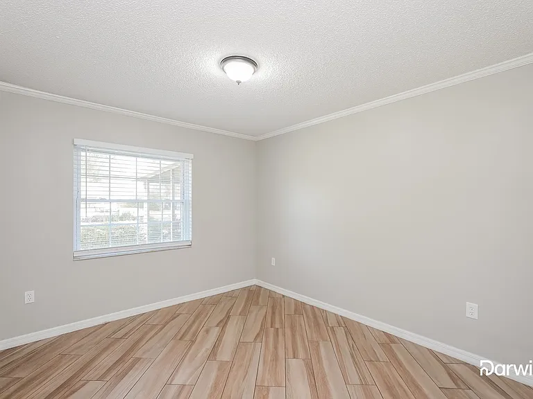 2120 Creekbend Dr — Photo 11