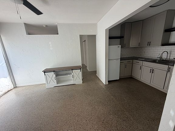 4th image of 115 SE 8th St #115