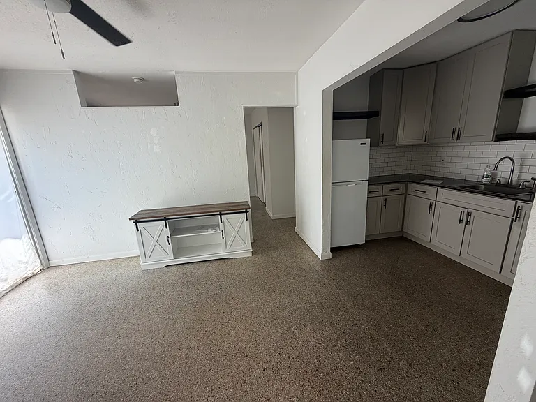 115 SE 8th St #115 — Photo 4