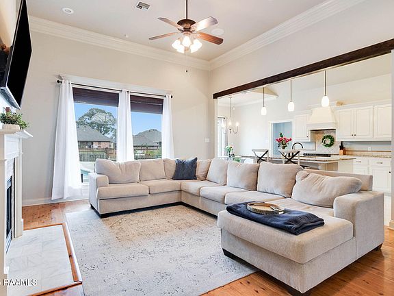 3rd image of 101 Southlake Cir