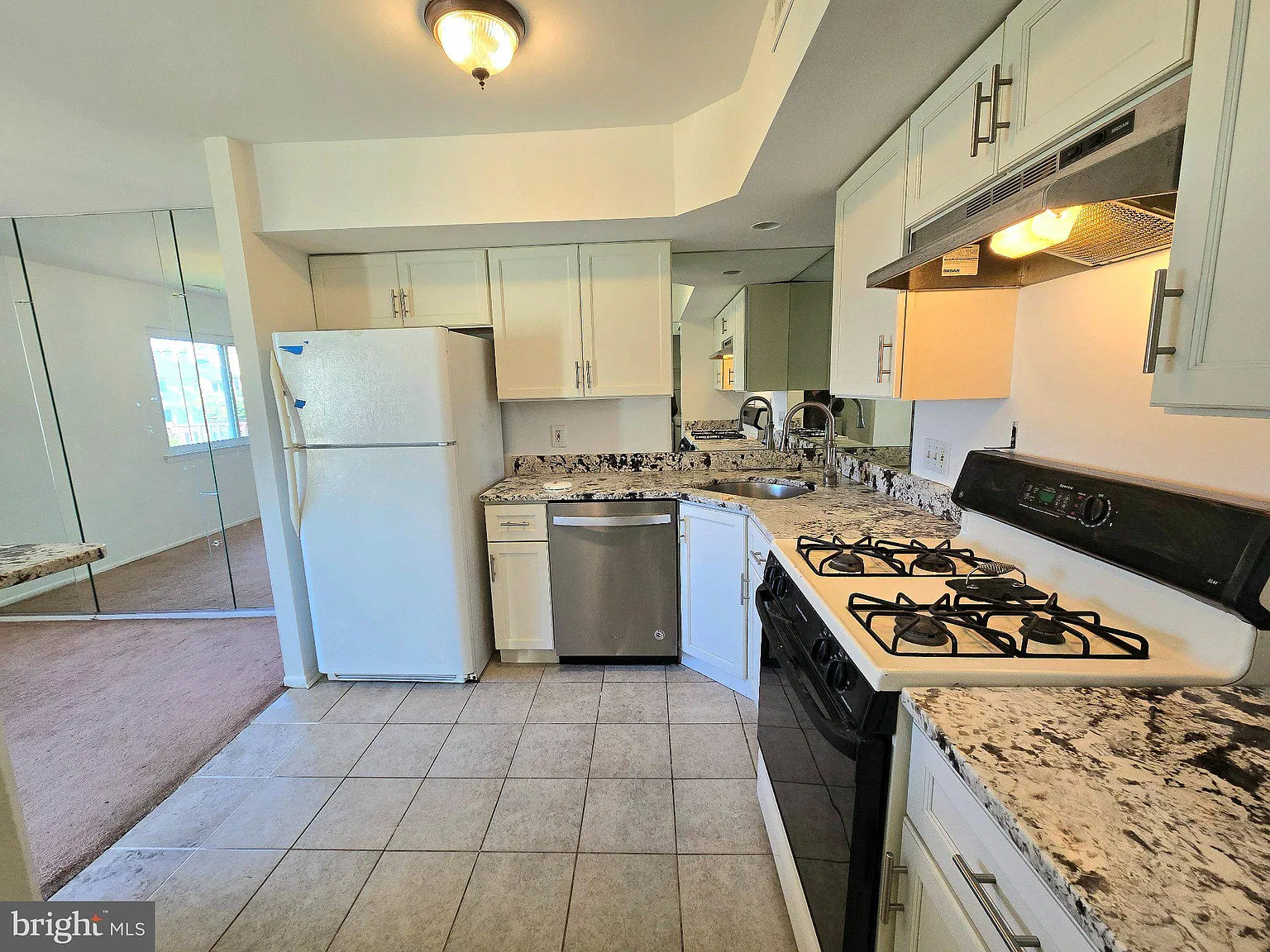 3 bed, 2.0 bath, 1550 sqft, $2,600 — Photo 3