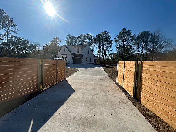 5th image of 2828 River Rd