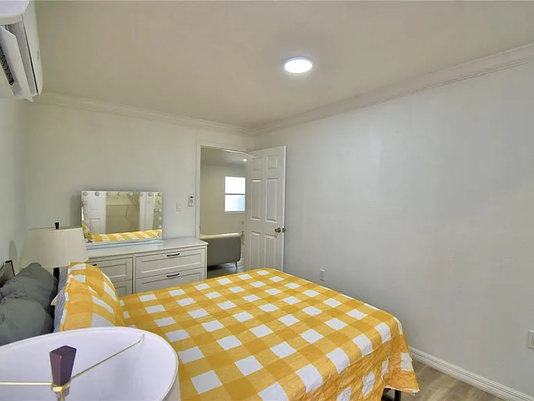 2405 Roslyn Ln #C — Photo 25