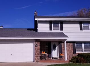 14290 W Glen Meadow Dr, New Berlin, WI 53151