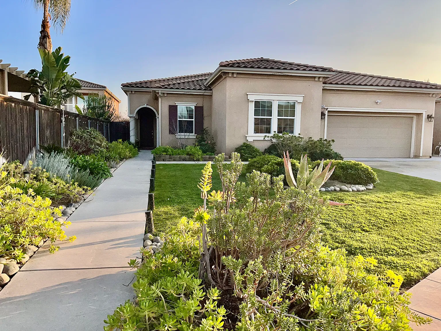 5 bed, 2.5 bath, 2514 sqft, $3,500 — Photo 1