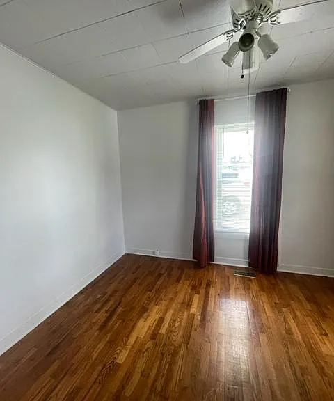 3311 S Jackson Ave — Photo 2