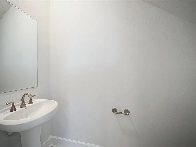 945 Wakefield Dr — Photo 12