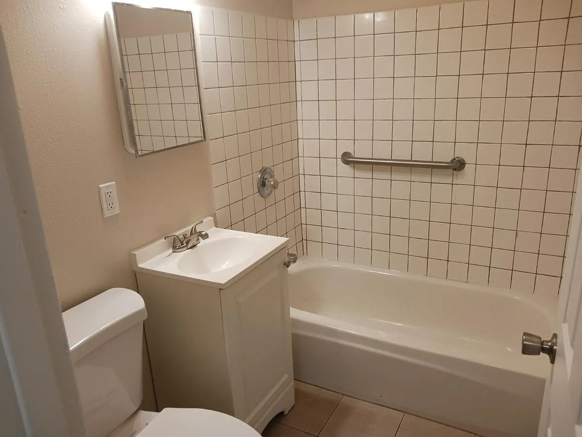 1 bed, 500 sqft, $1,250 — Photo 3