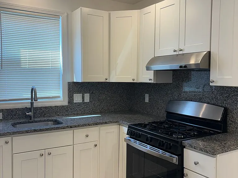 217-219 Washington St #3R — Photo 2