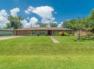 210 Staples Dr, Baytown, TX 77523