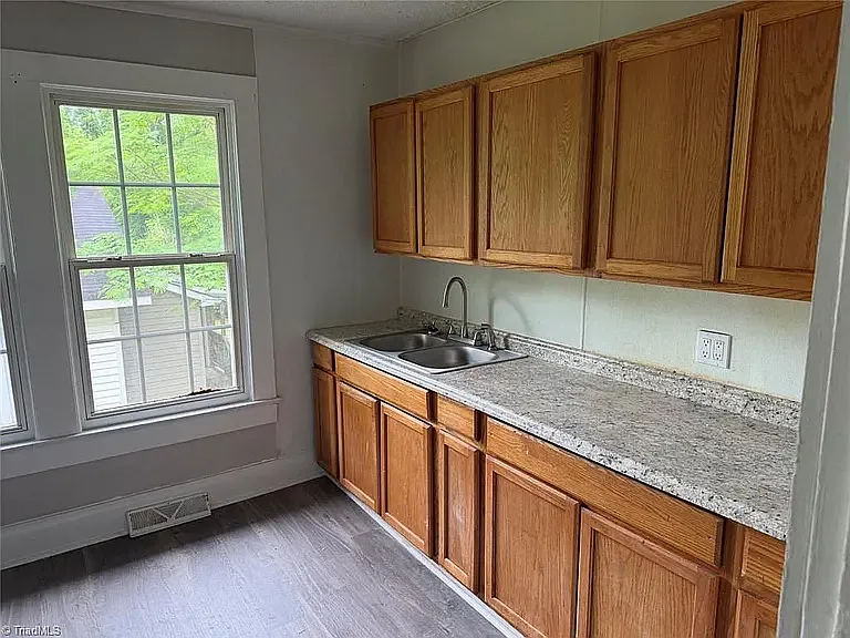 4224 Ogburn Ave — Photo 4