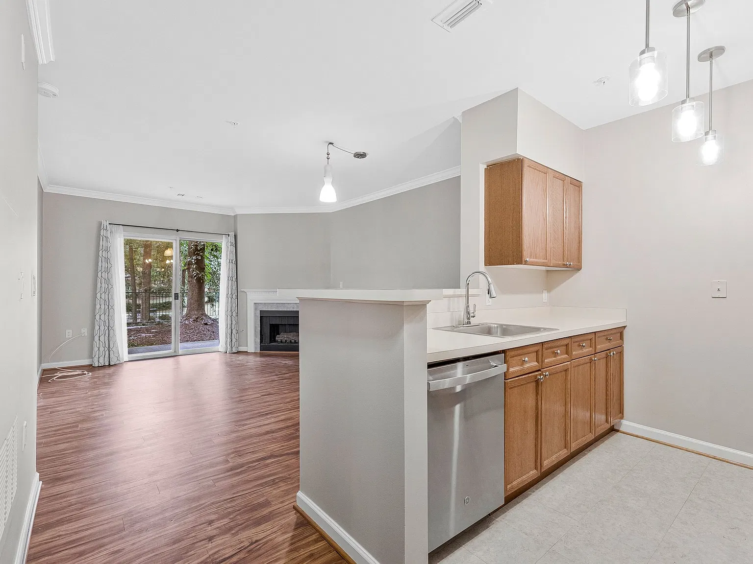 2204 Westcourt Ln — Photo 1