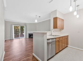2204 Westcourt Ln APT 122, Herndon, VA 20170