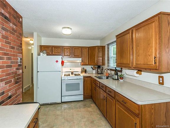 5th image of 58 Deborah Dr