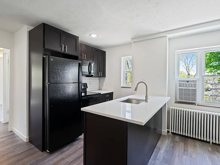 Hillside Apartments — Photo 14