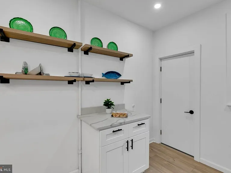 3352 Amber St — Photo 11