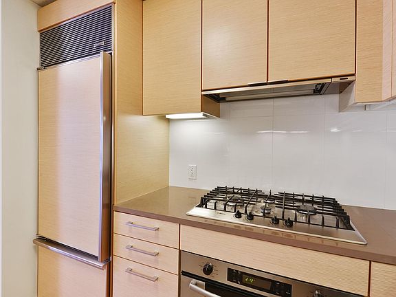 5th image of 301 Mission St APT 10D