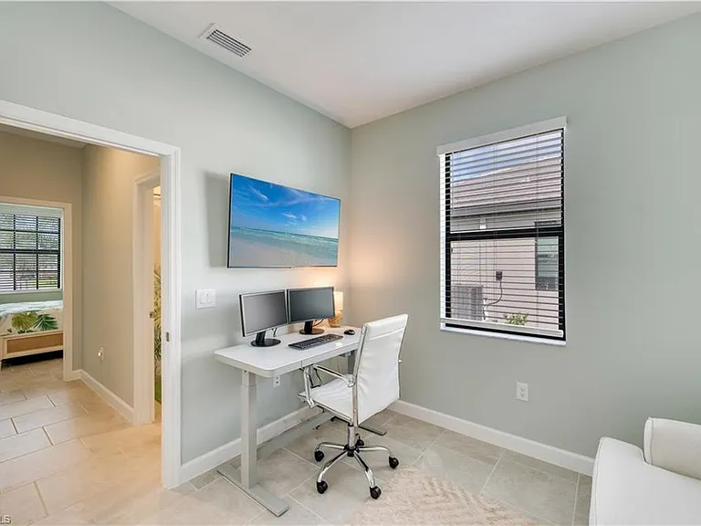 18546 Ives Dr — Photo 29