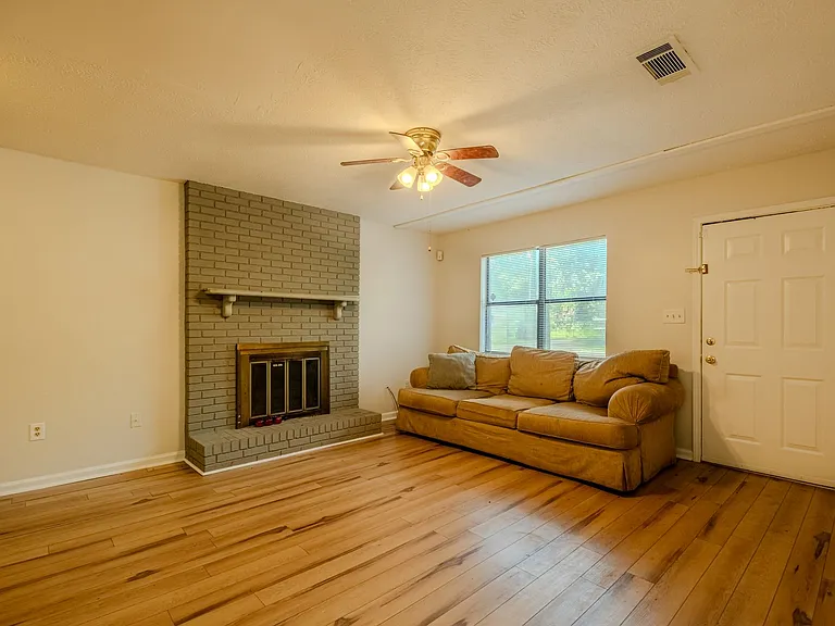 1180 Whit Davis Rd — Photo 3