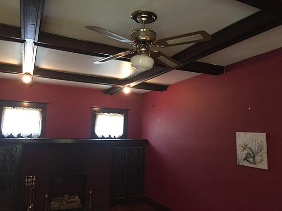 Ceiling fan in living room