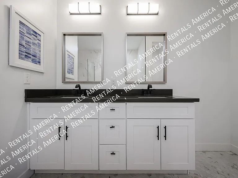 2418 E Amelia Ave — Photo 48