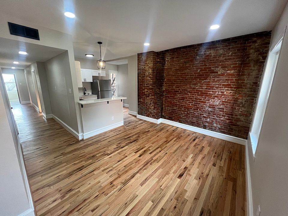 1st image of 1422 N Van Buren St APT 2