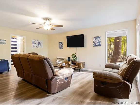 3rd image of 41 Glennlaurel Cir