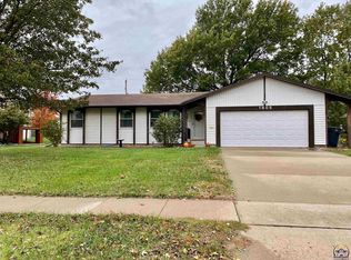 1805 SW Arrowhead Rd, Topeka, KS 66604