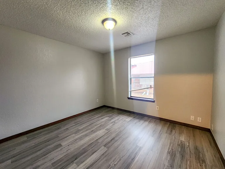 4104 N Market Ave — Photo 16