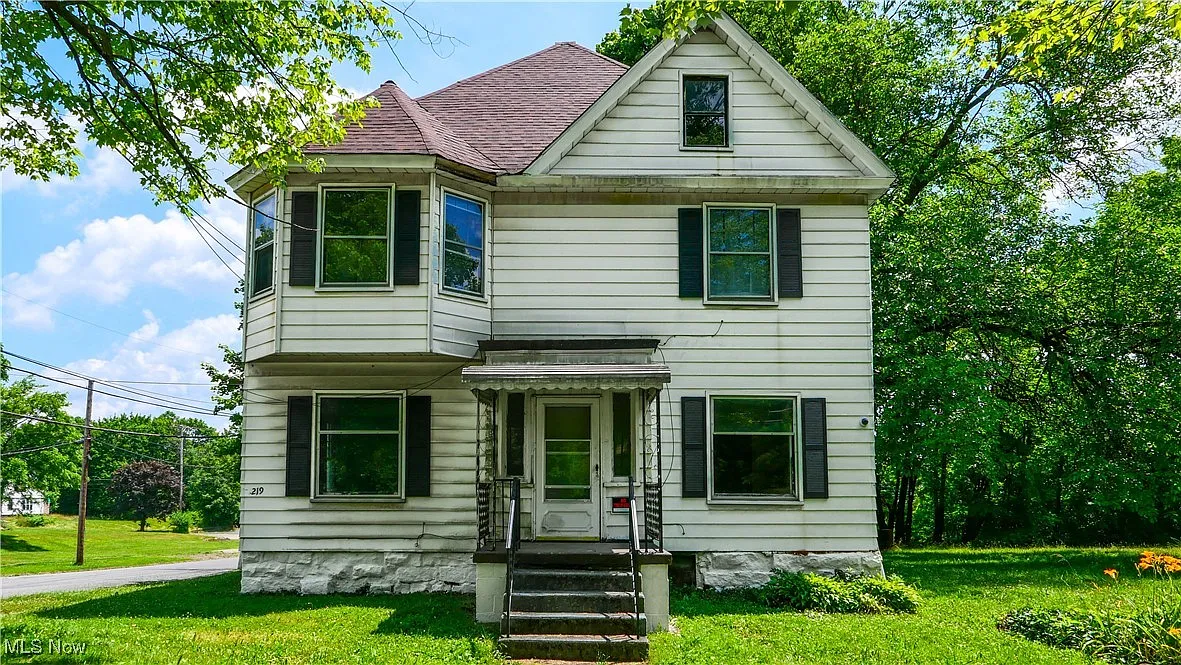 219 Bissell Ave photo 1