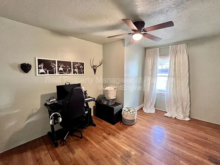 2727 E Michigan Ave — Photo 13