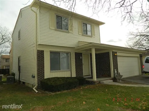 2850 Roundtree Dr #1, Troy, MI 48083