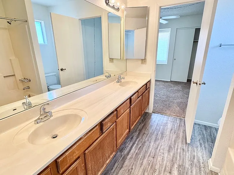 6319 W Townley Ave — Photo 23