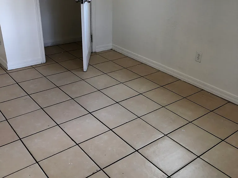 10202 N 9th Ave #1 — Photo 9