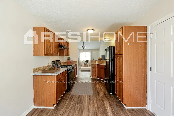 13710 Sableglen St — Photo 2