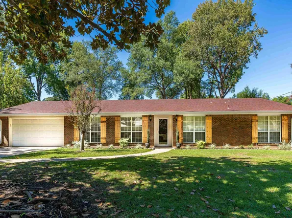 1511 Miami Dr, Longview, TX 75601