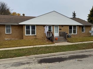 Lovely 2 Bed 1 Bath Duplex, Rockford, IL 61108