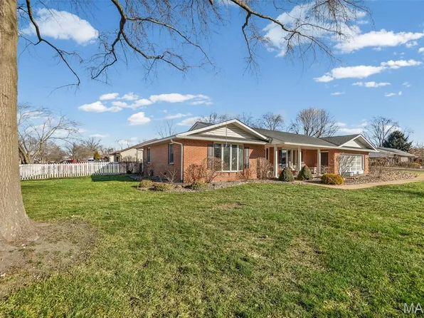 101 Adams Dr, Waterloo, IL 62298