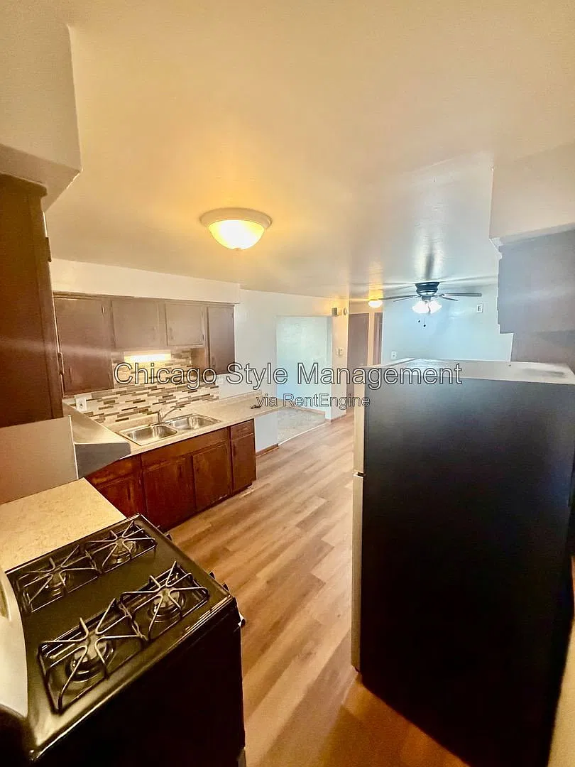 2 bed, 1.0 bath, $1,195 — Photo 1
