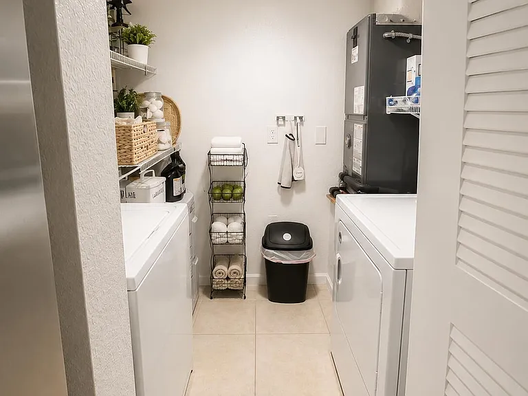 281 SW Palm Dr #102 — Photo 28