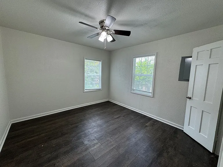 1410 E Barton Ave — Photo 11