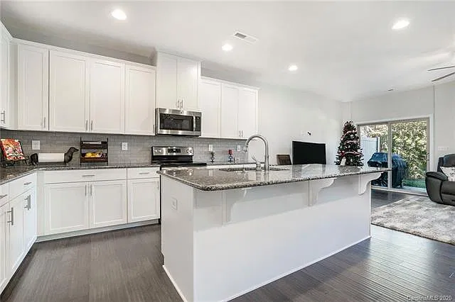 3 bed, 1759 sqft, $2,075 — Photo 4