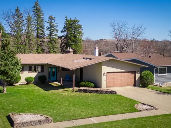 1130 6th Ave NE, Valley City, ND 58072